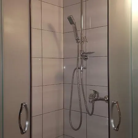 아파트 Apartman Andy 풀라